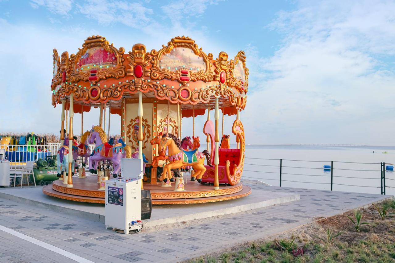 泻湖畔豪华spa度假村 麦纳麦 外观 照片 A carousel in Pattaya, Thailand