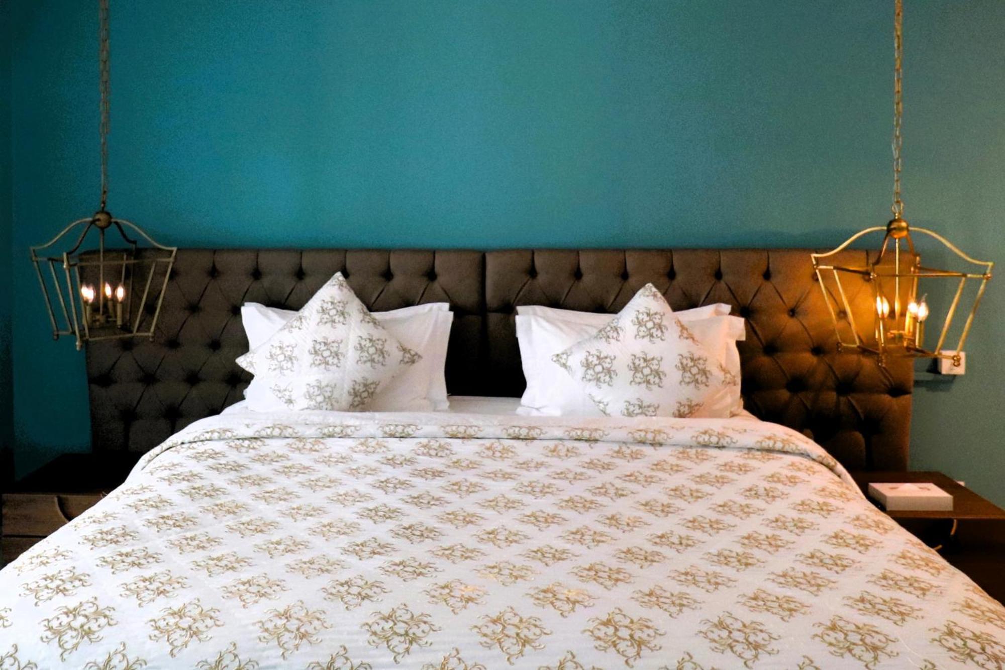 泻湖畔豪华spa度假村 麦纳麦 外观 照片 A bed with a duvet